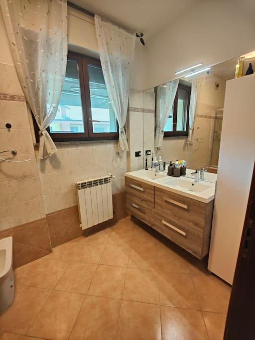 "Come A Casa" - Appartamento Gigi - Self Check In - Ospedale Humanitas - Forum Assago - Tram15 Rozzano Exterior photo