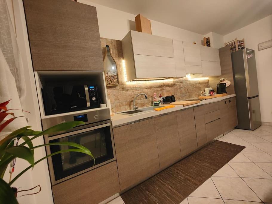 "Come A Casa" - Appartamento Gigi - Self Check In - Ospedale Humanitas - Forum Assago - Tram15 Rozzano Exterior photo